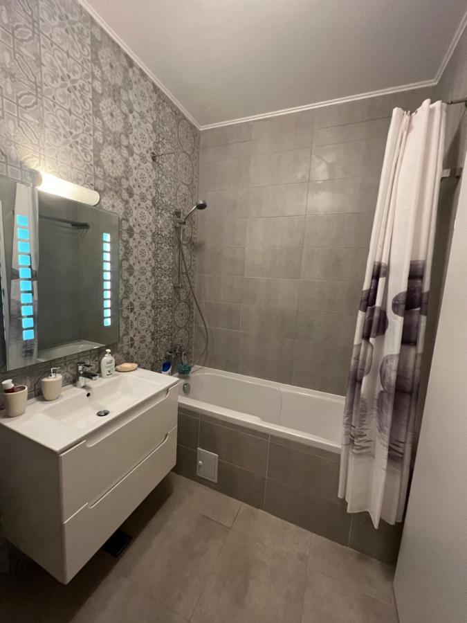 Eqinox Apartments นาโวดาริ ภายนอก รูปภาพ
